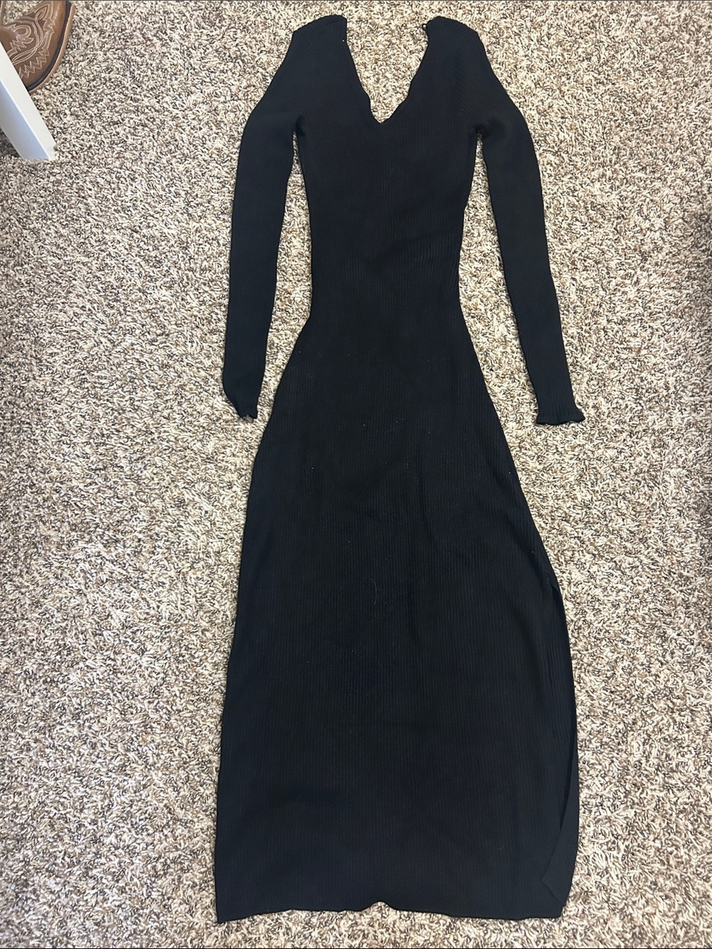 Freshman Black Ribbed Long Sleeve V-Neck Maxi Dress